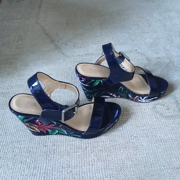 CL by Laundry Tropical Wedge Platform Sandals -- size 6.5 - Picture 4 of 5